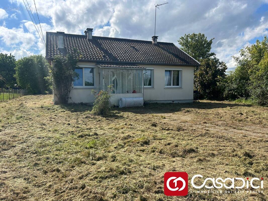 Maison à COSSAYE