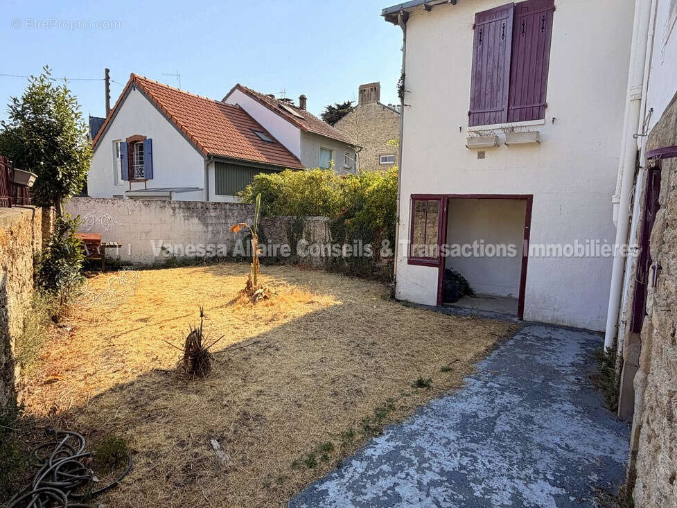 La Baule Centre, le charme intemporel d'une villa bauloise classée, à deux pas du marché et de la plage. - photo 13