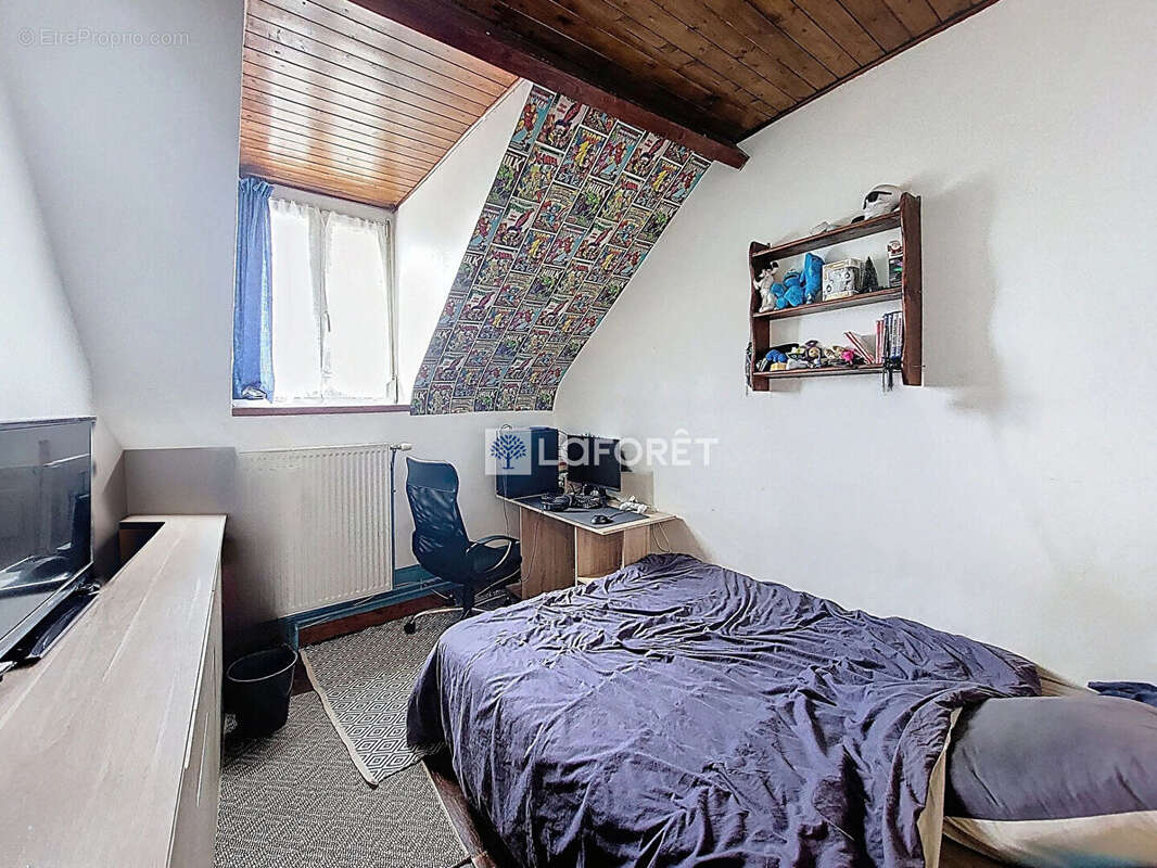 Maison à MONTBREHAIN