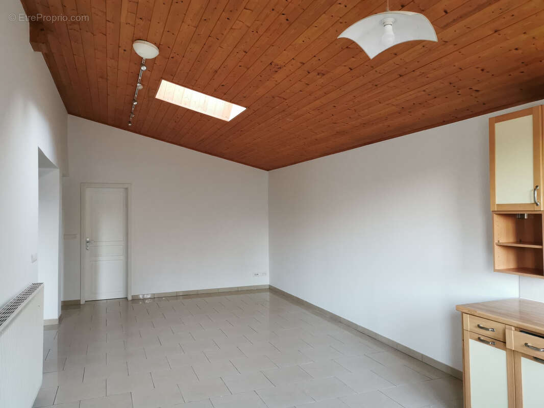 Appartement à ETALANS