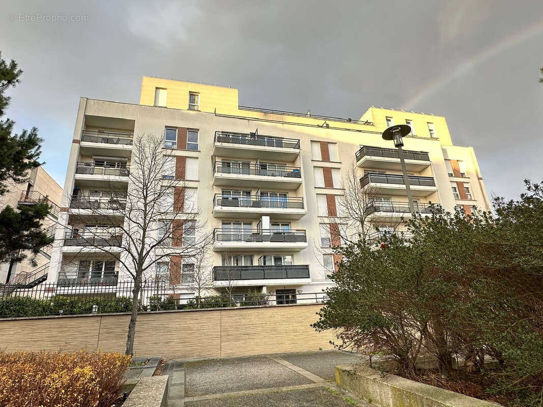 Appartement à COURCOURONNES