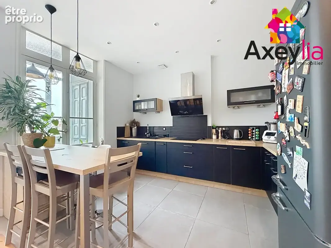 A vendre - roanne gare - appartement t3 style haussmannien avec deux chambres, deux greniers et cave - photo 2