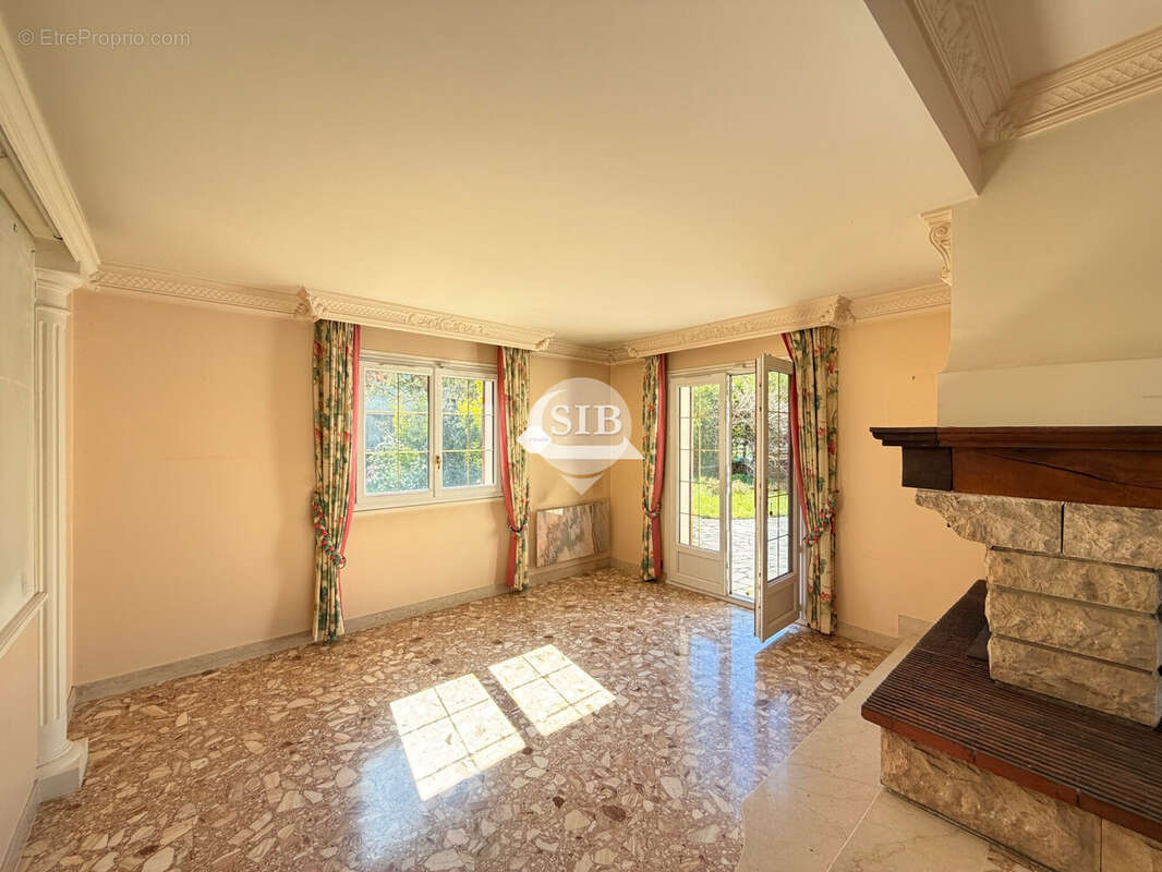 Maison à LA VILLE-DU-BOIS