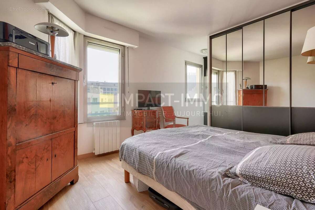 Appartement à COURBEVOIE