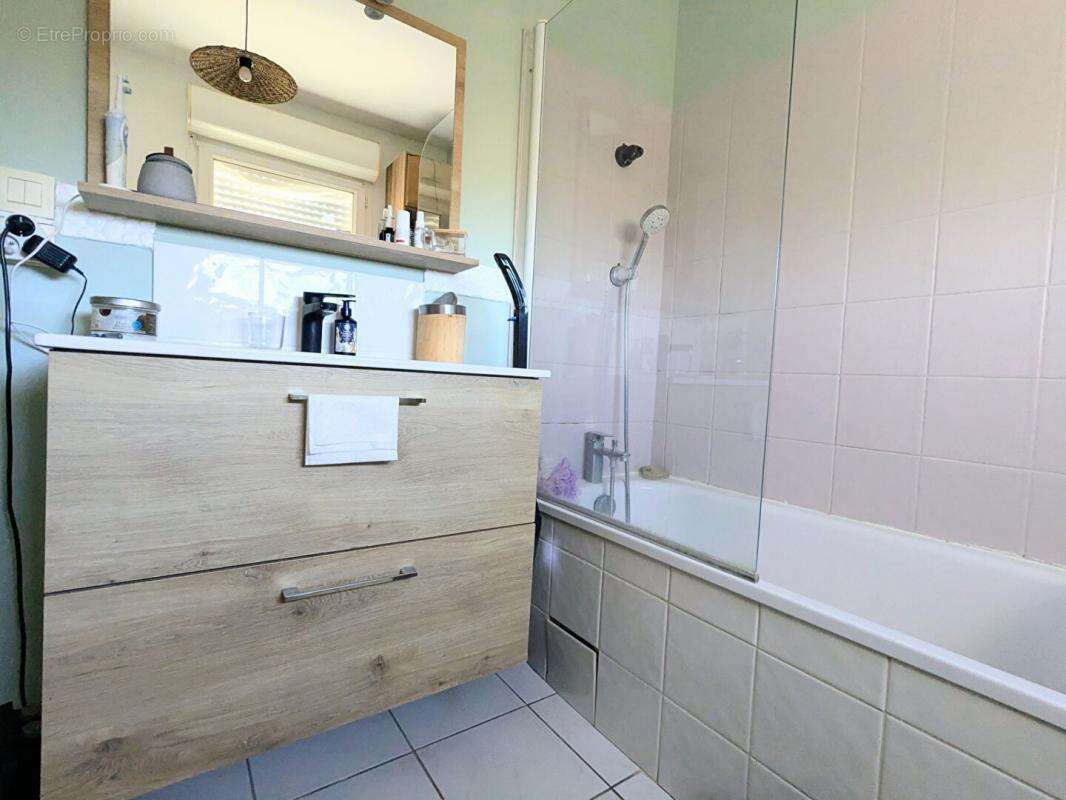 Maison à SAINT-QUENTIN-DE-BARON