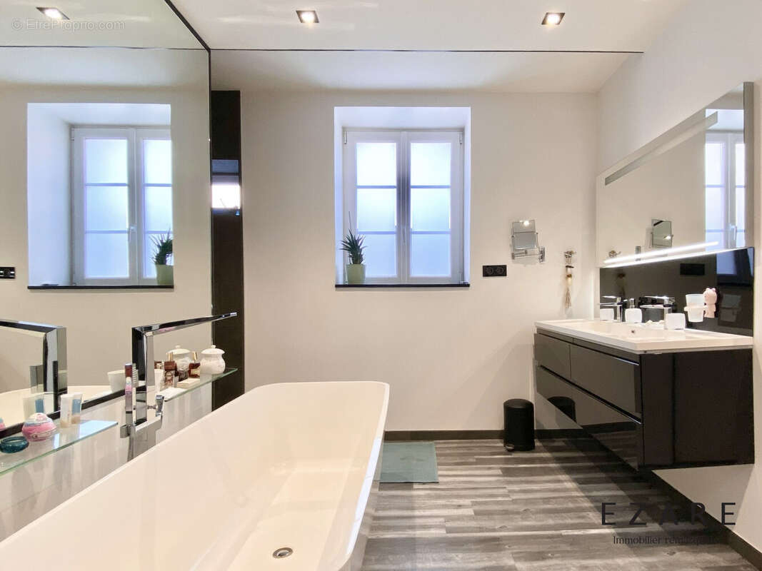 Salle de bains et douche  - Maison à VIGNOLES