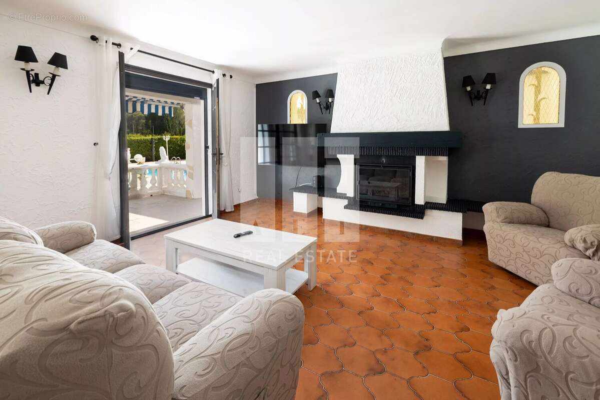 Baisse de prix - mougins - villa 4 ch avec piscine et magnifique terrain plat - photo 6