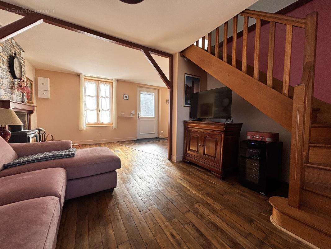 Maison à NEUVIC-ENTIER