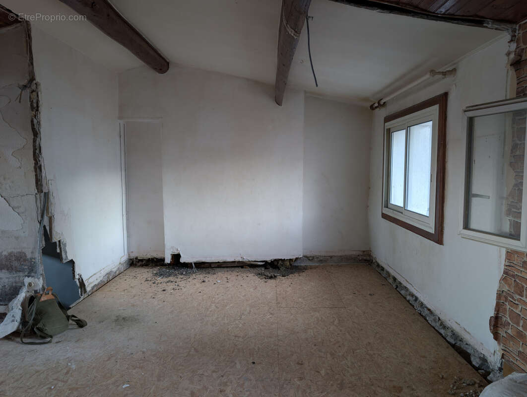 Appartement en duplex avec terrasse à rénover - photo 8