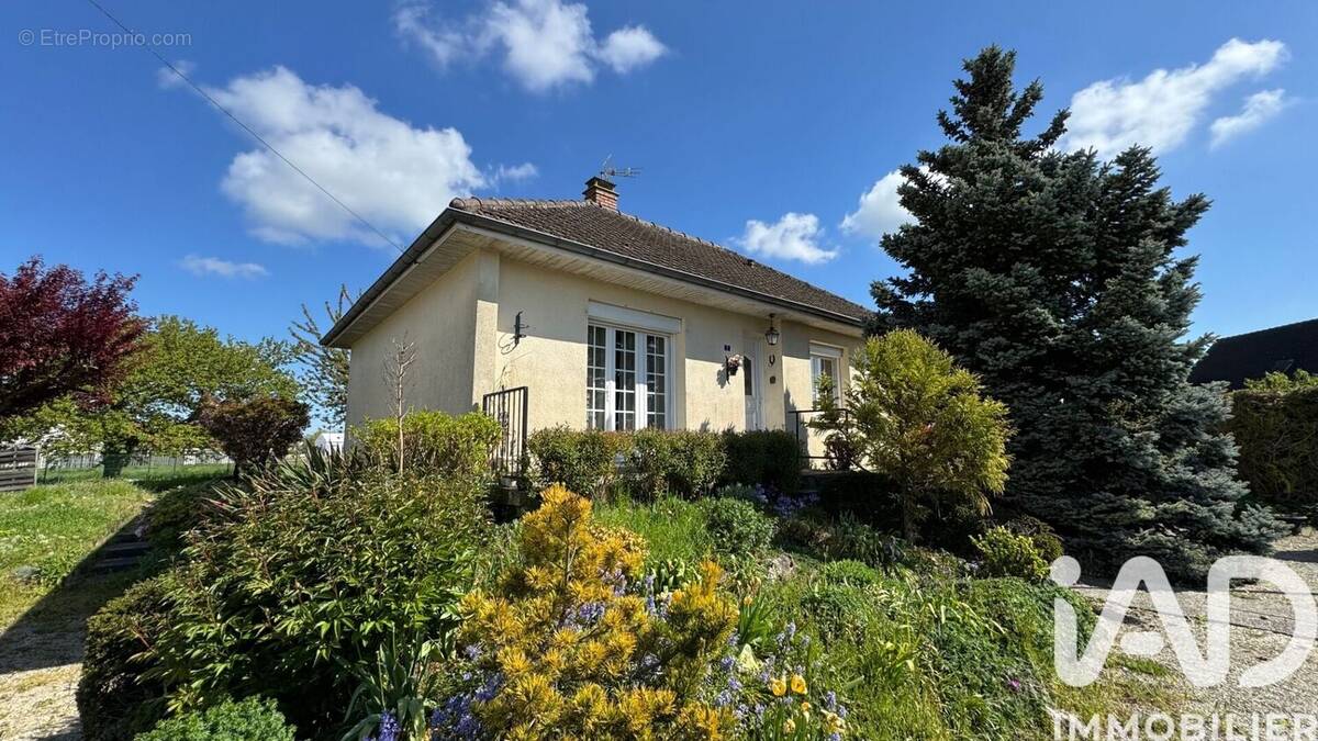 Photo 1 - Maison à MAIZIERES-LA-GRANDE-PAROISSE