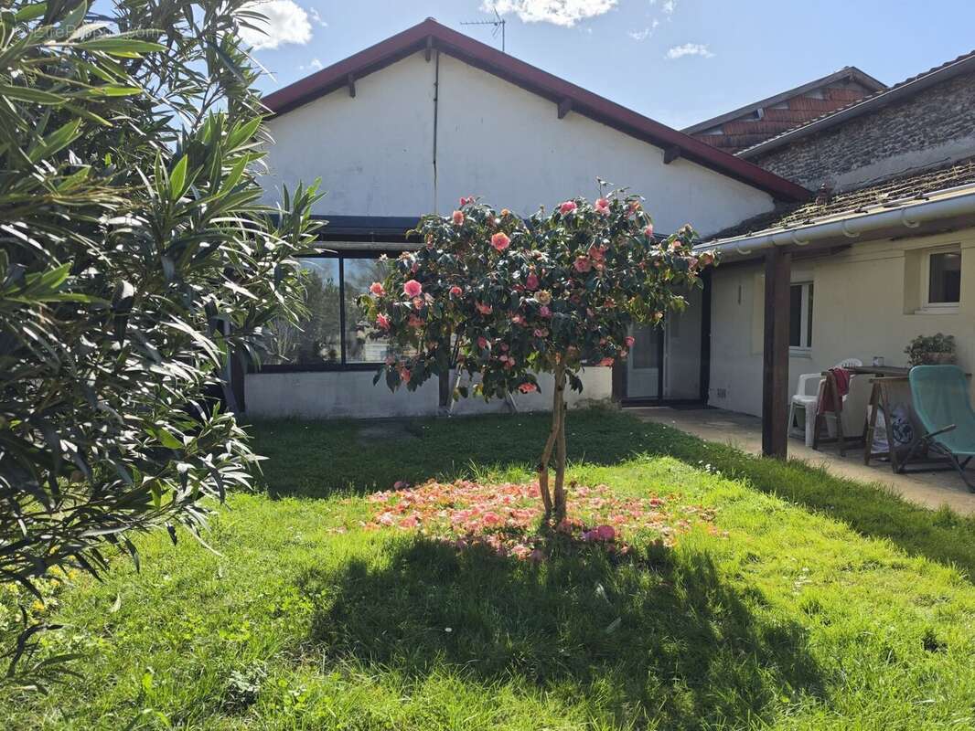 Maison à LAHONTAN