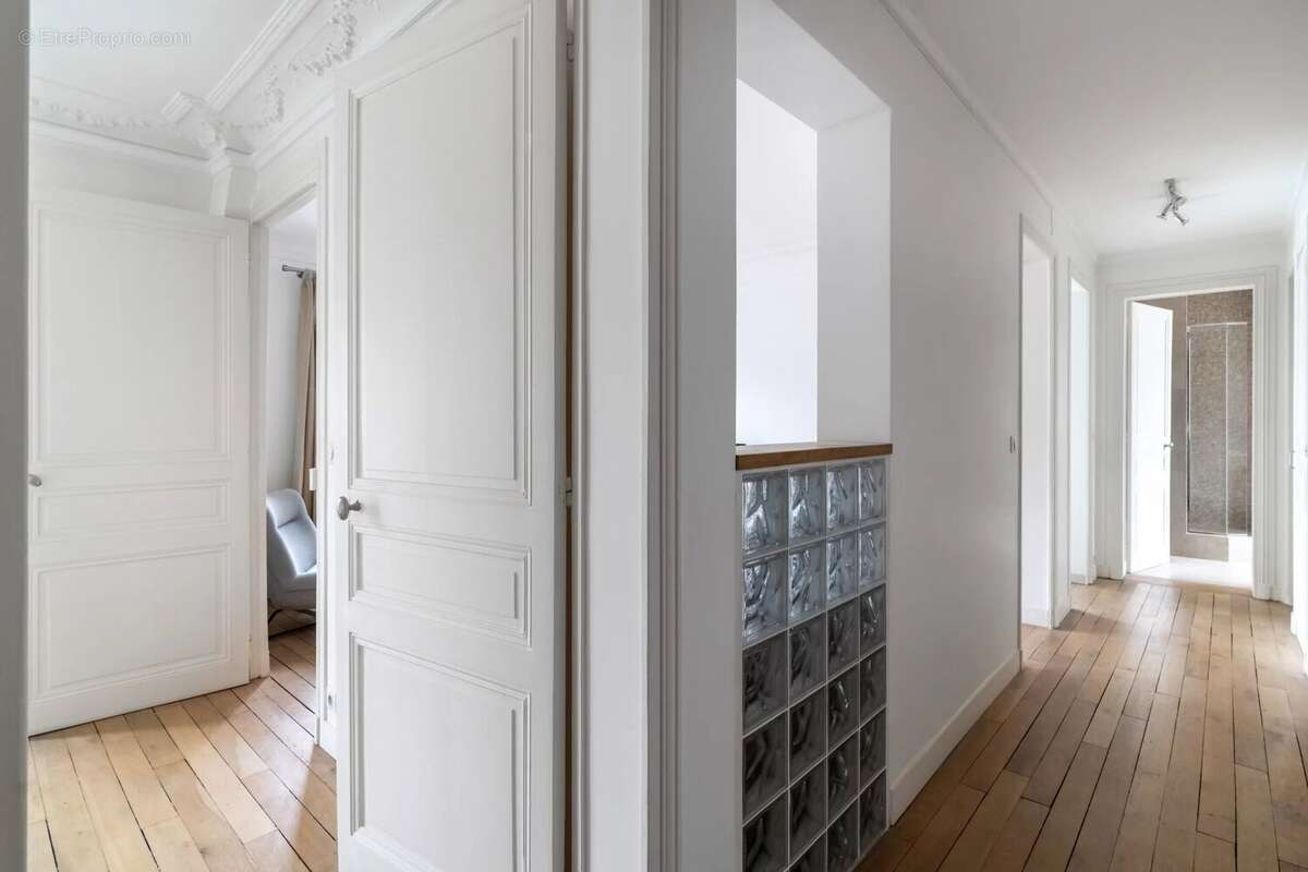 Appartement à PARIS-17E