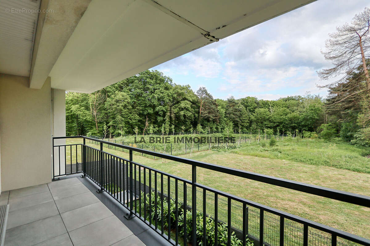 Appartement à EMERAINVILLE