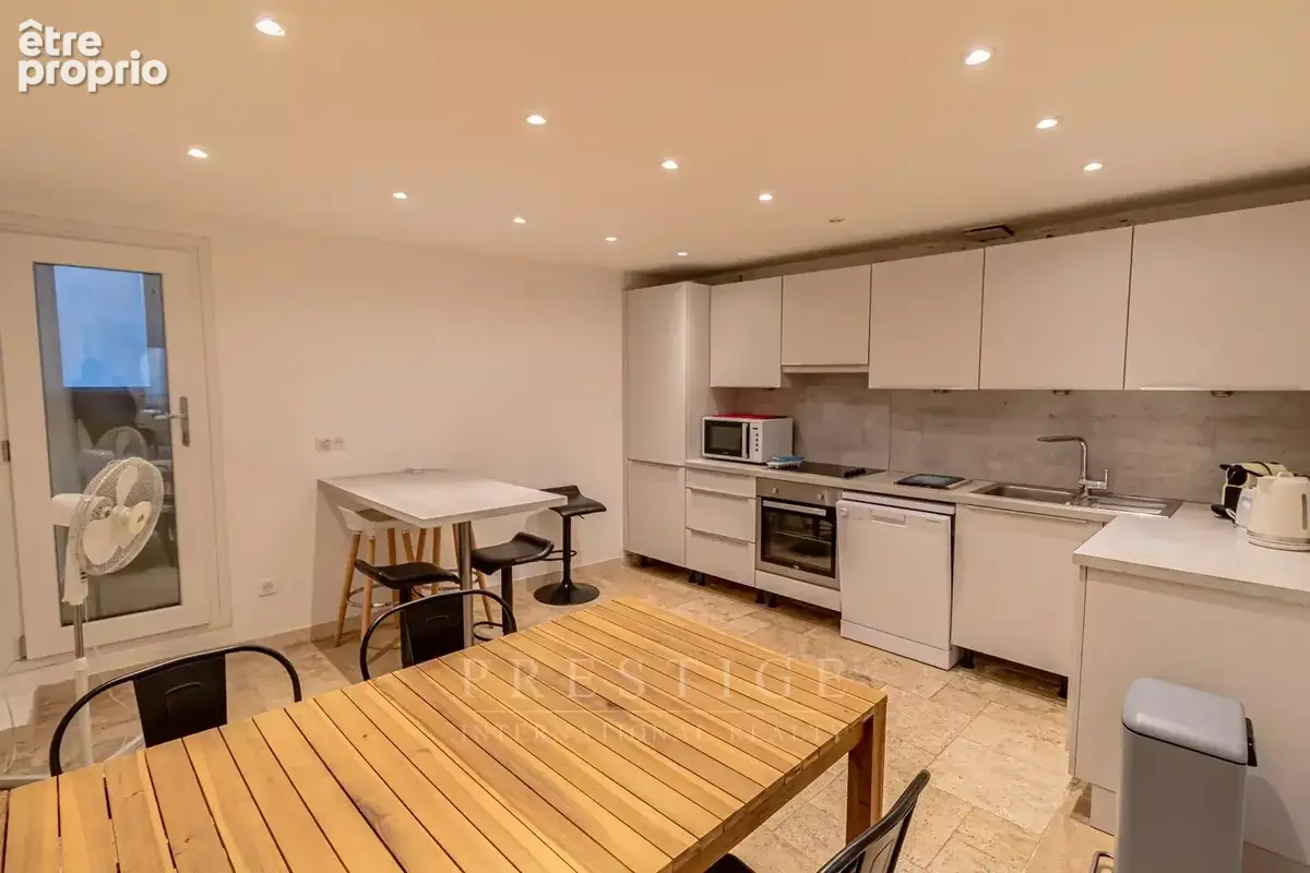 Vieille Antibes, 4 pièces en duplex rénové & meublé - photo 13