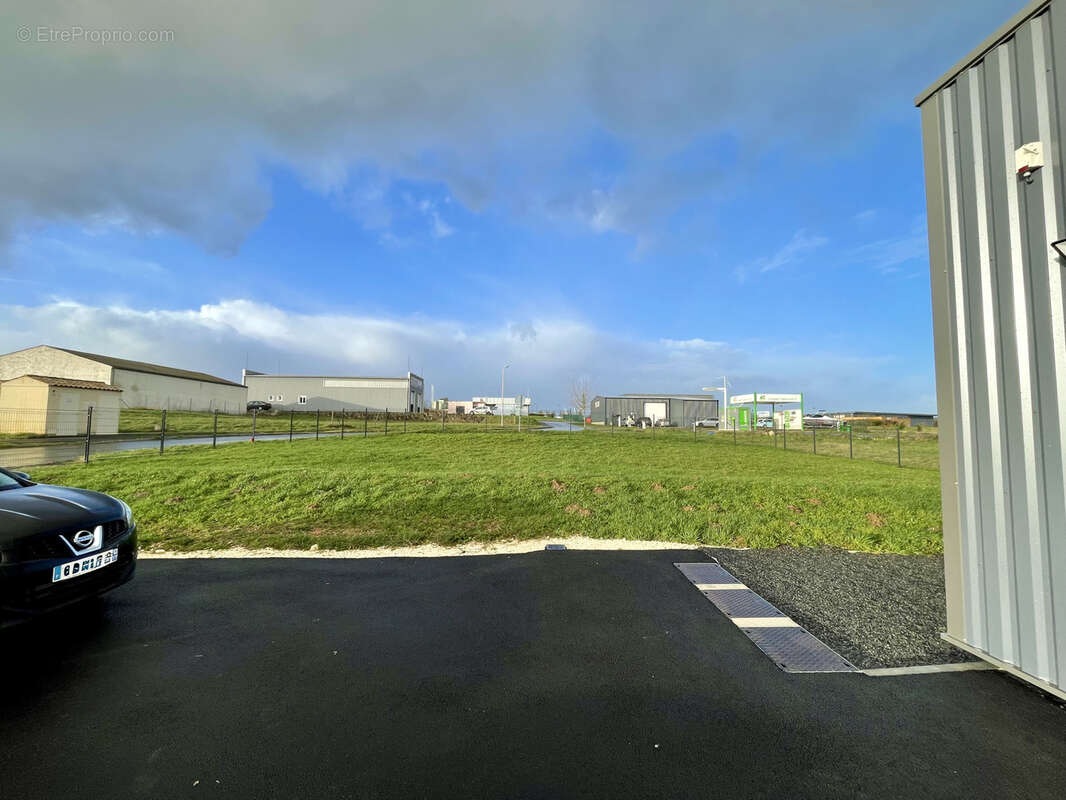 Commerce à SAINT-SAVINIEN