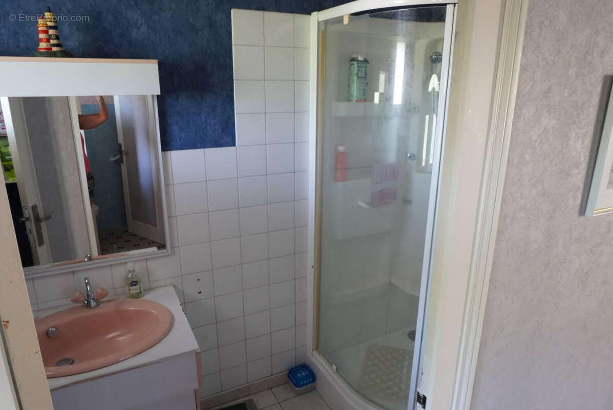 Maison de village à Mauprevoir, Jardins, Garage, Dépendances, Proche des Commerces, 3 Chambres, 2 Salles de Bains - photo 19