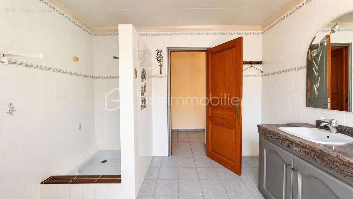 Maison traditionnelle avec très belle vue, grands volumes et terrain de plus de 2 000 m² - photo 19
