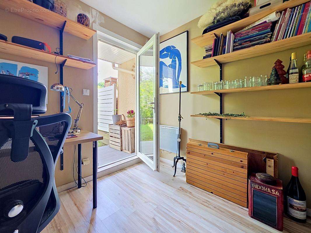 Maison - 3 Chambres - 1 Bureau - Garage à motos - Jardin - Place de stationnement - Au cœur de la ville - Proche commodités - photo 19