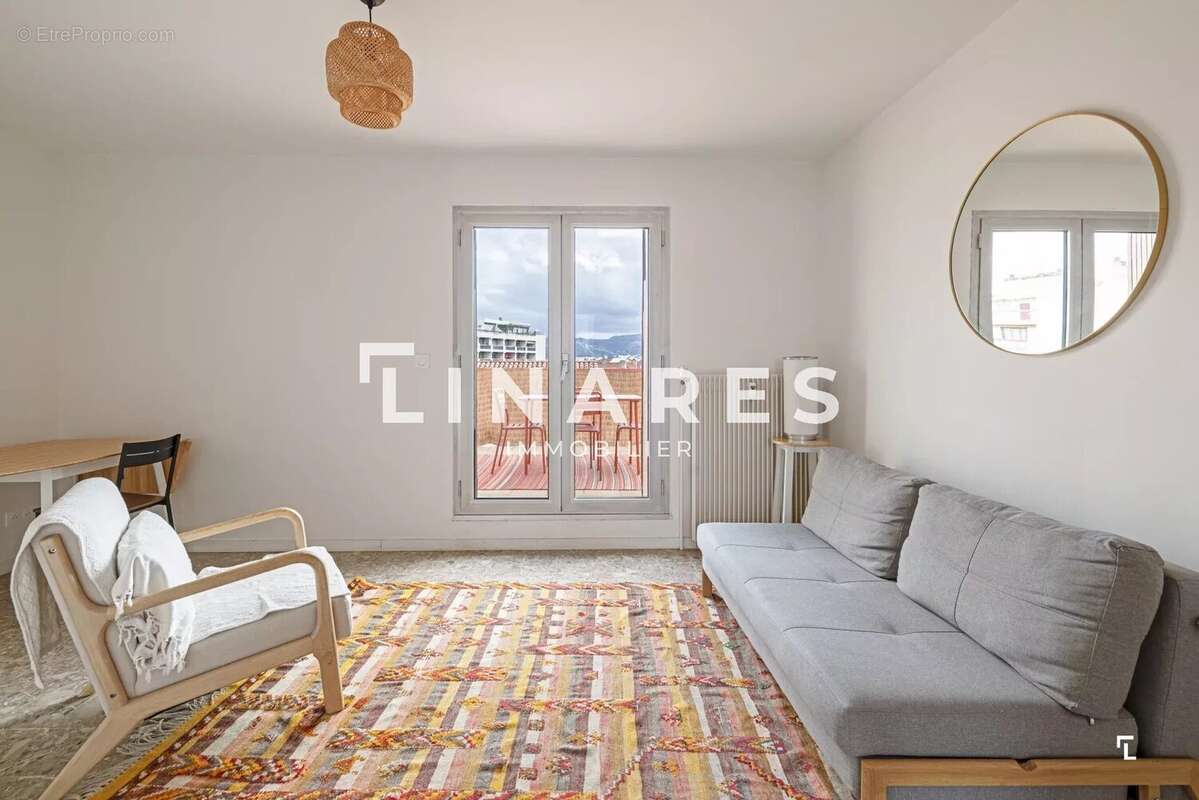 Appartement à MARSEILLE-5E
