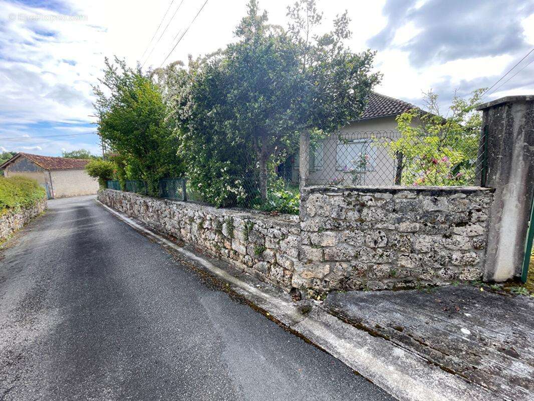 Maison à LA TOUR-BLANCHE
