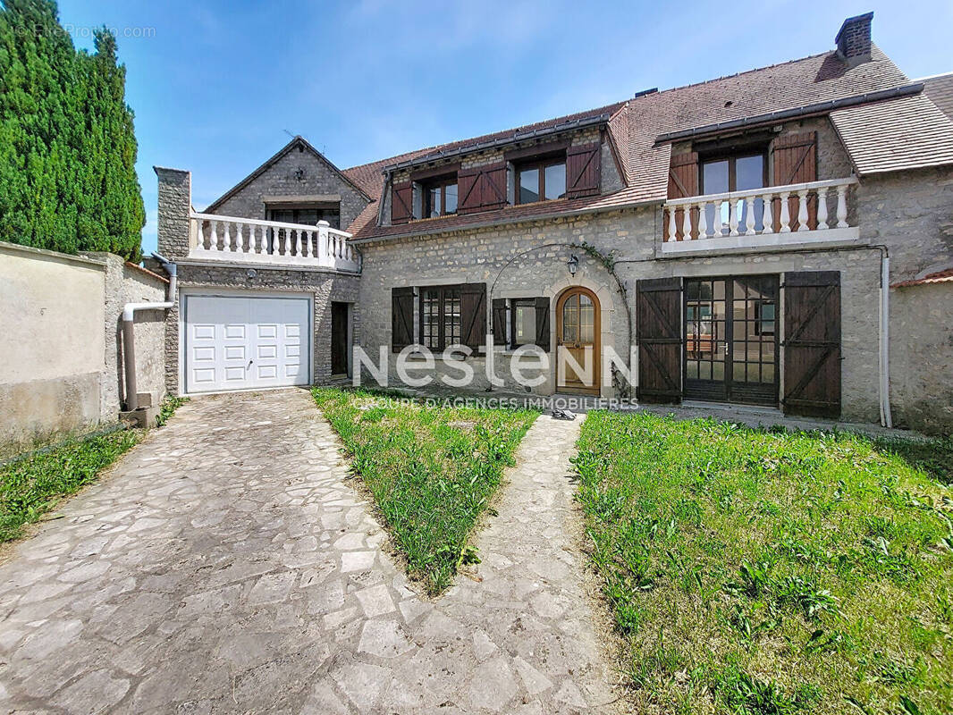 Maison à YMONVILLE
