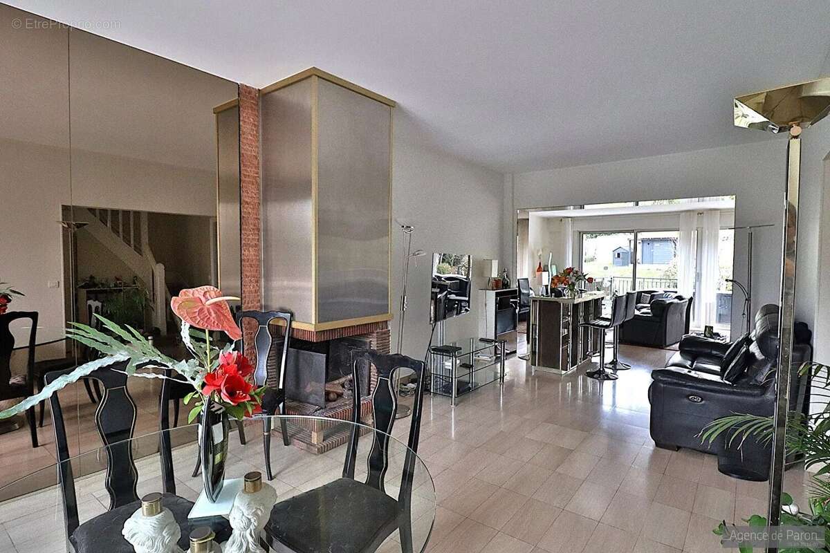 Maison à VERRIERES-LE-BUISSON