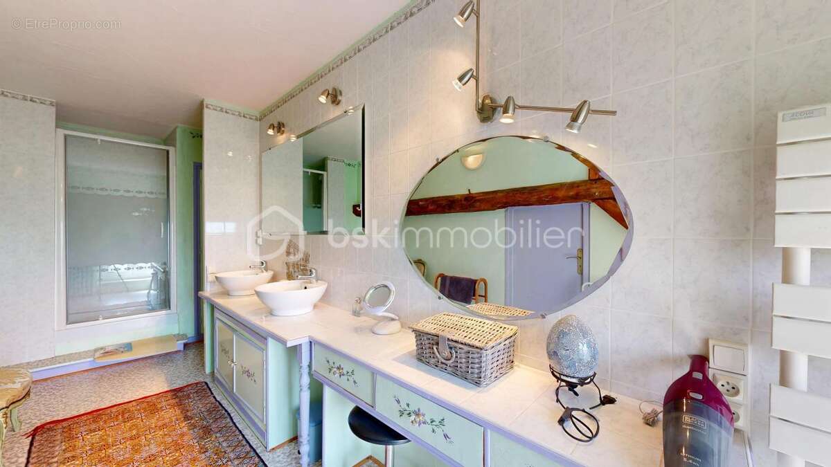 Une maison de caractère avec piscine intérieur au cœur d’un environnement paisible - photo 21