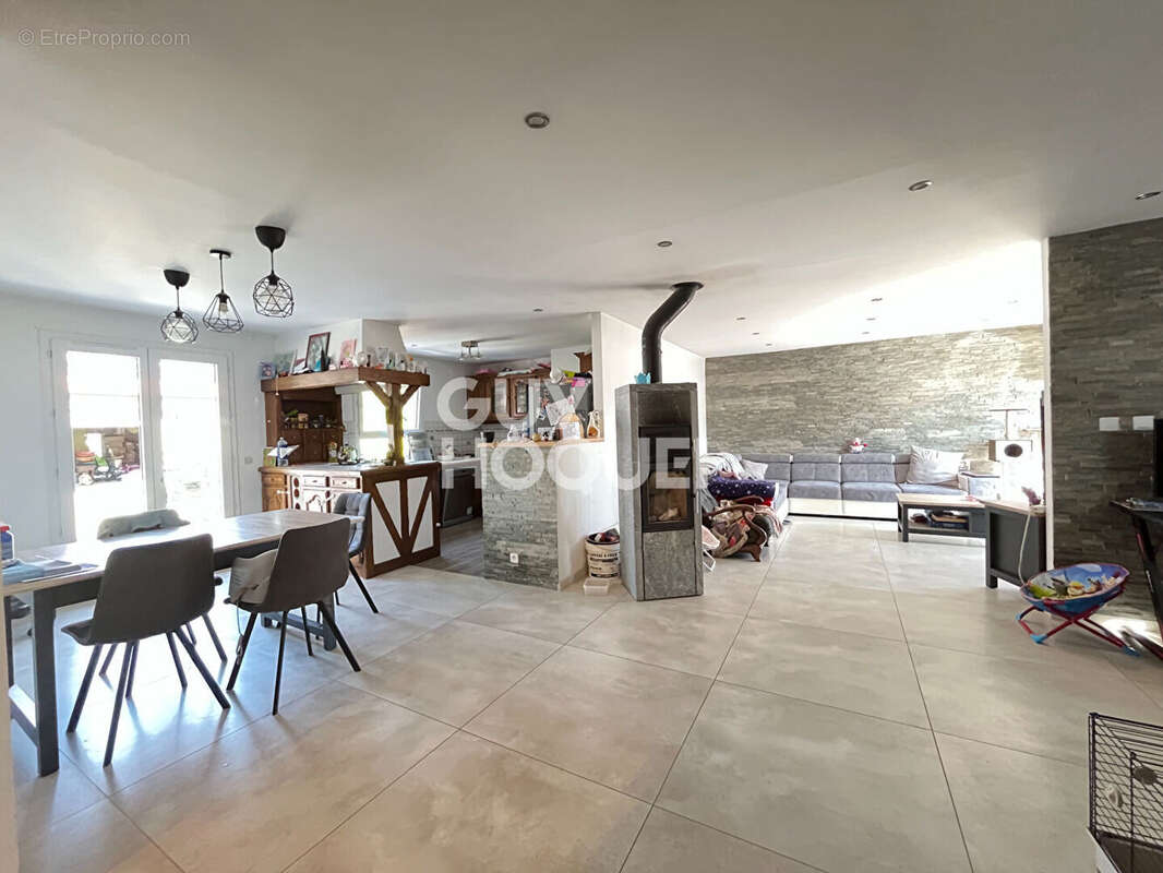 Maison à LA CHAPELLE-LA-REINE