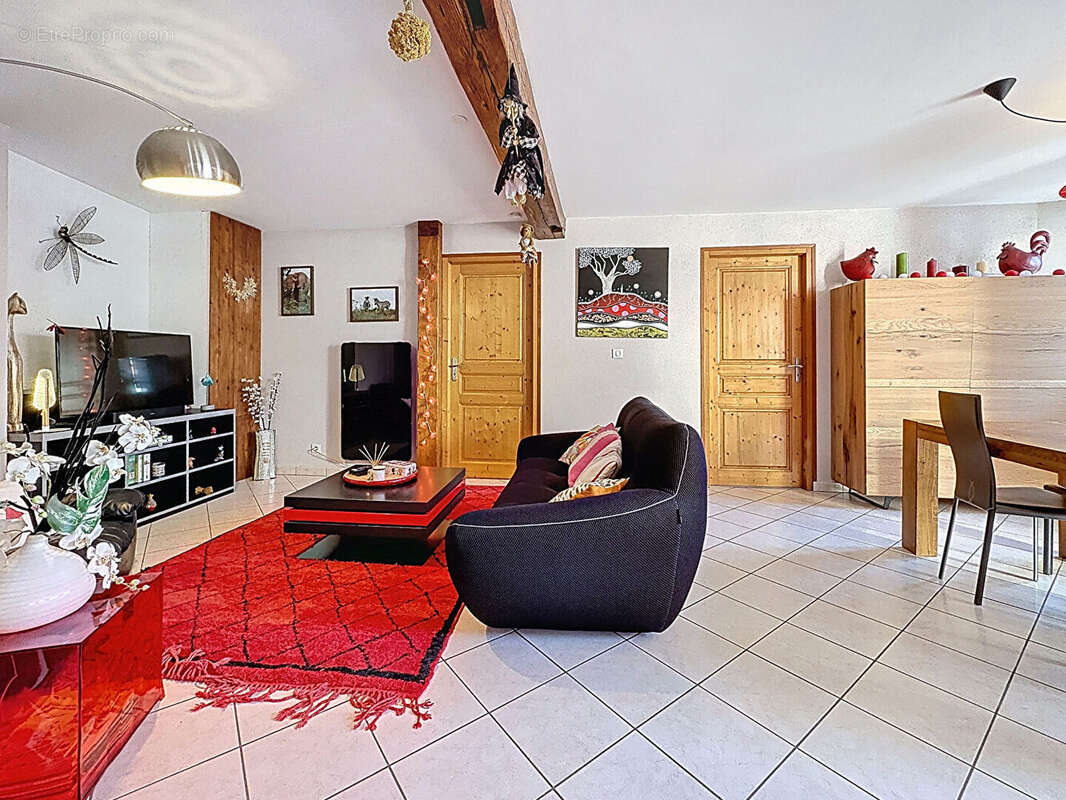 Appartement à LA ROCHE-SUR-FORON