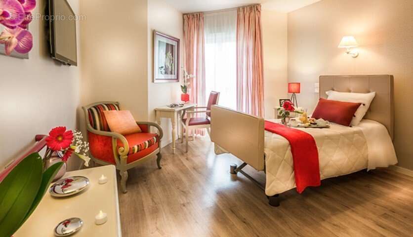 INVESTISSEMENT LOCATIF  Pégomas  Résidence EHPAD Les Jasmins de Cabrol  8.04% de rentabilité - photo 2