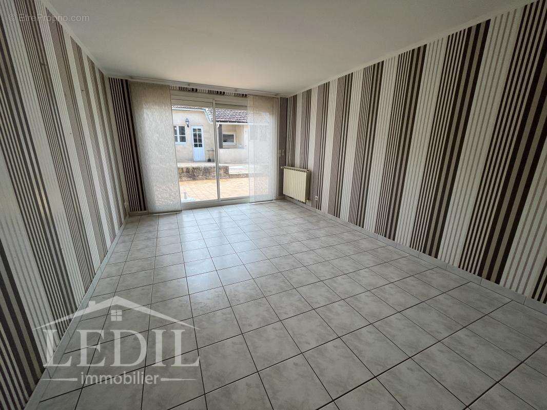 Maison de ville avec garage, cour, terrasses - photo 5