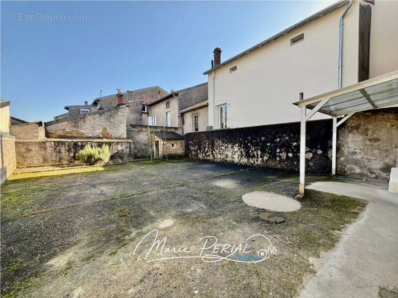 Maison à CLOUANGE