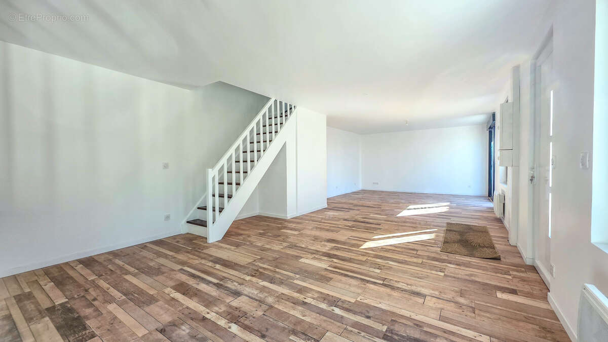 Maison à SARTROUVILLE