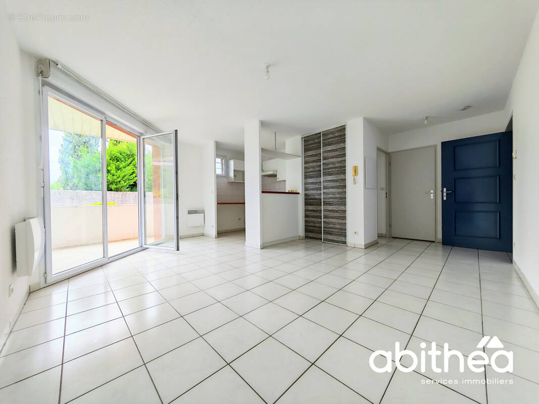 Appartement T2 avec terrasse, piscine et parking   Le confort d'une résidence récente dans un environnement pa - photo 1