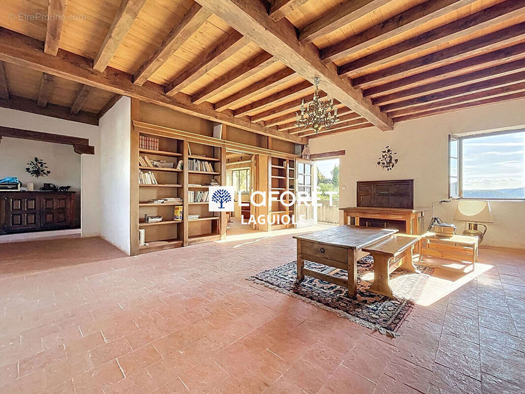 Maison à LACROIX-BARREZ