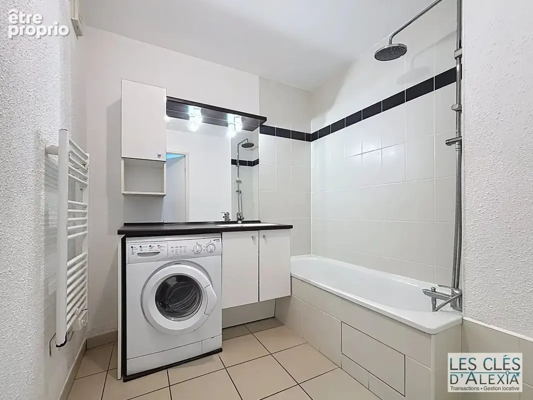 T3 - saint-priest - traversant avec balcon et places de parking - photo 24