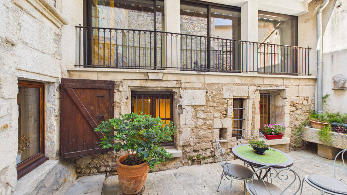 Maison à EYRAGUES