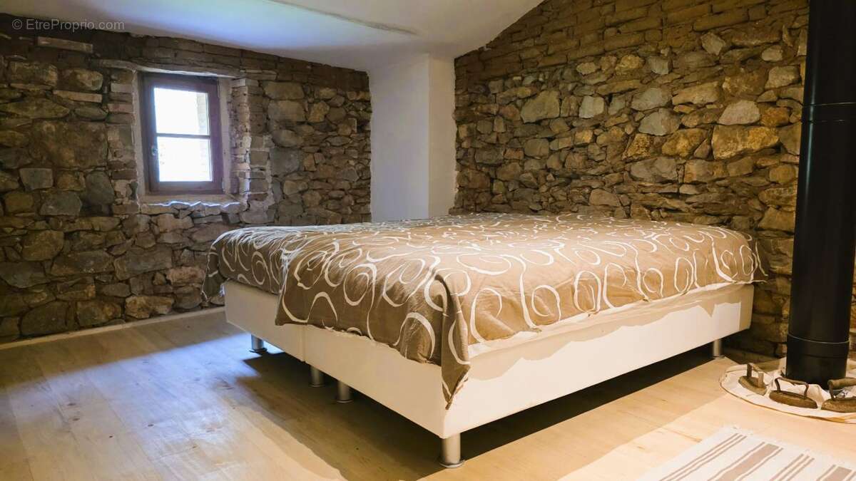 Maison à LARROQUE