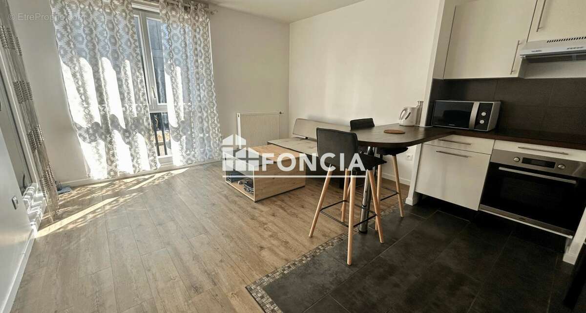 Appartement à FRESNES