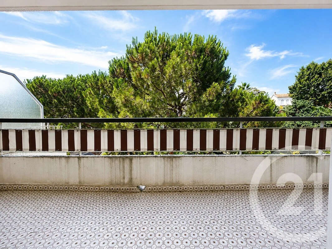 Appartement à SAINT-LAURENT-DU-VAR