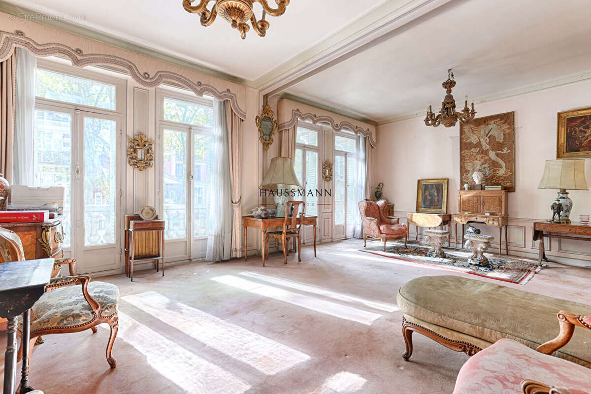 Appartement à PARIS-7E