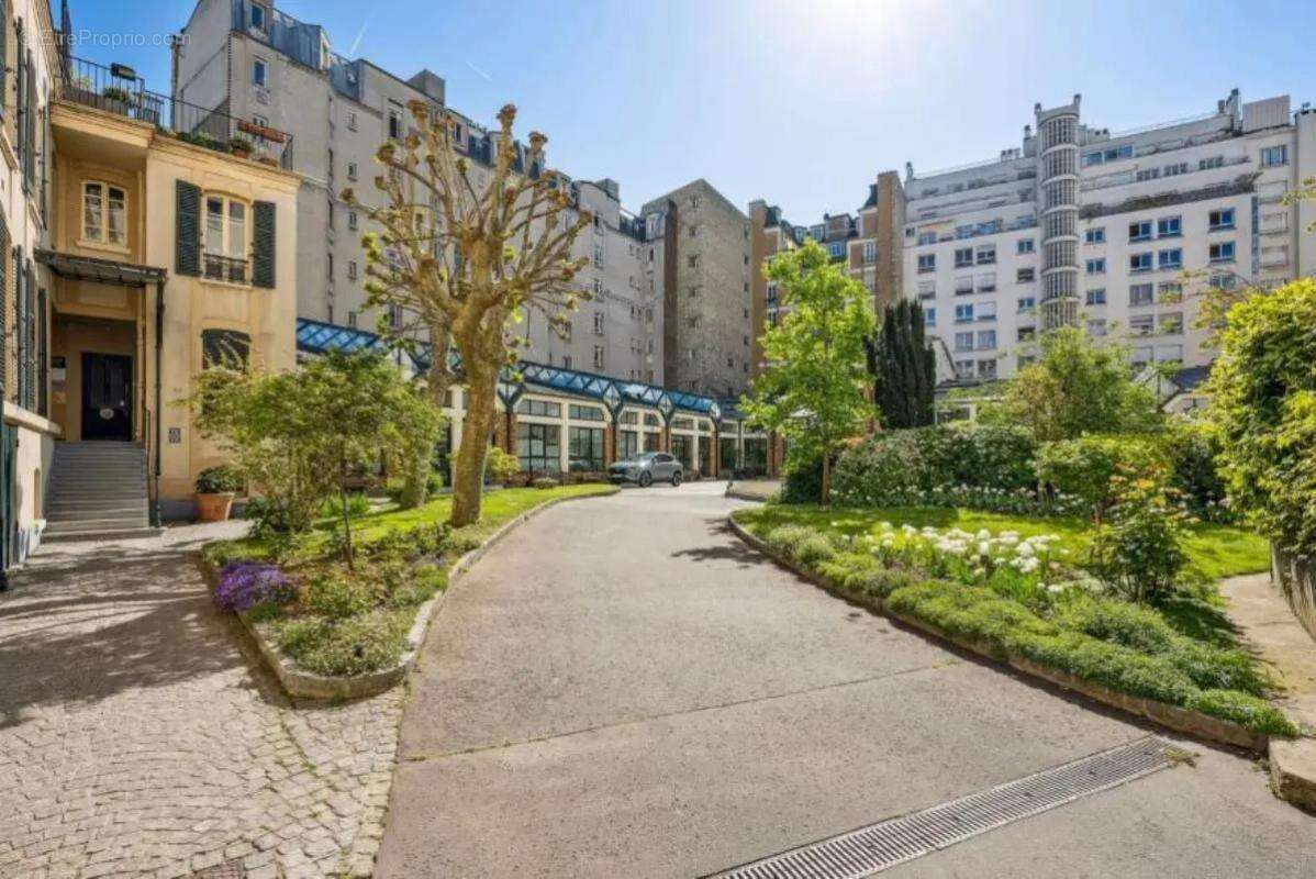 Commerce à PARIS-15E