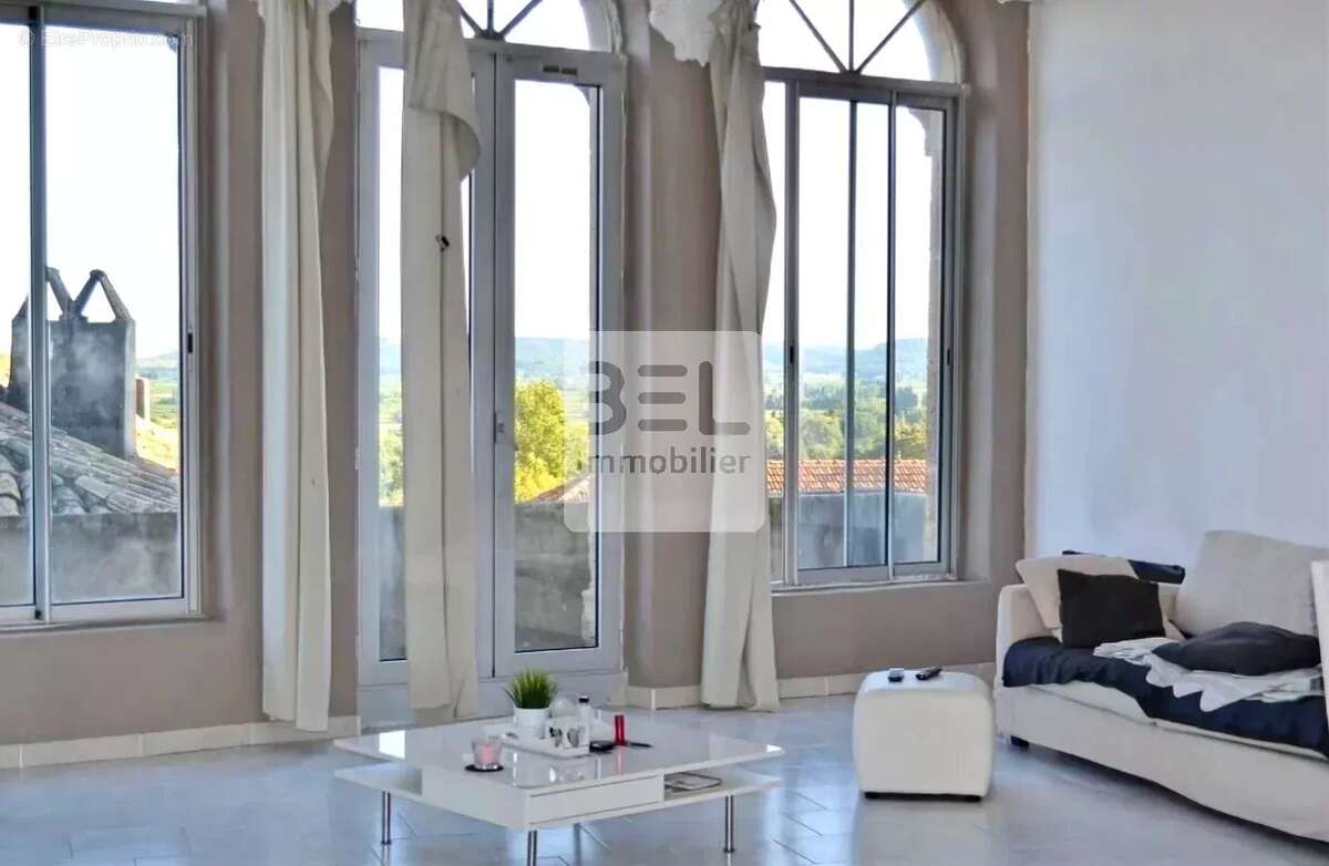 Appartement à LAUDUN-L'ARDOISE