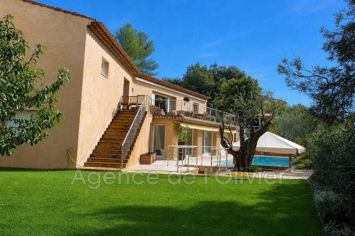 Maison à ROQUEFORT-LES-PINS