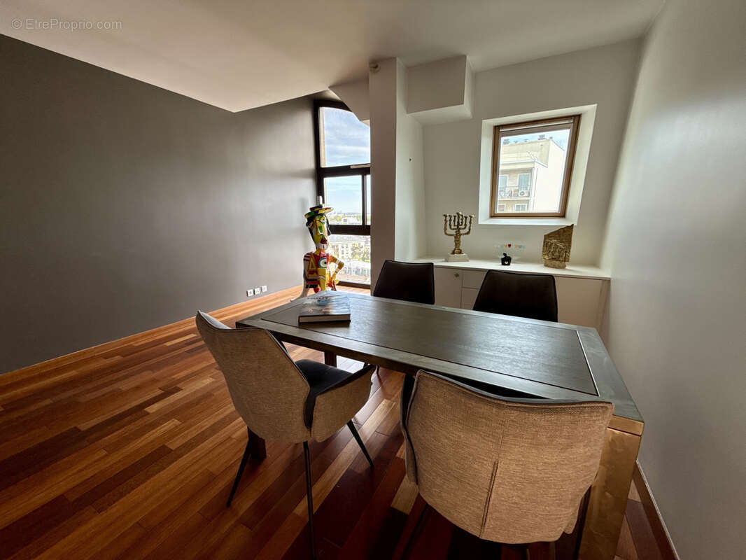 Appartement à CHARENTON-LE-PONT