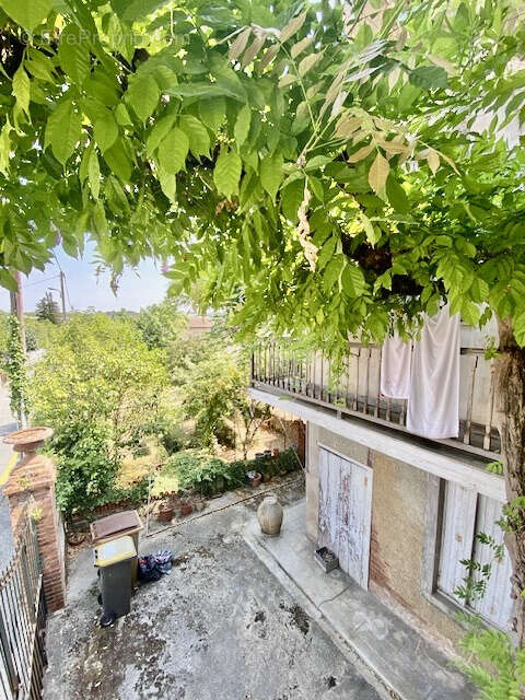 Maison de rue avec jardin, garage centre ville Auch à restaurer - photo 2