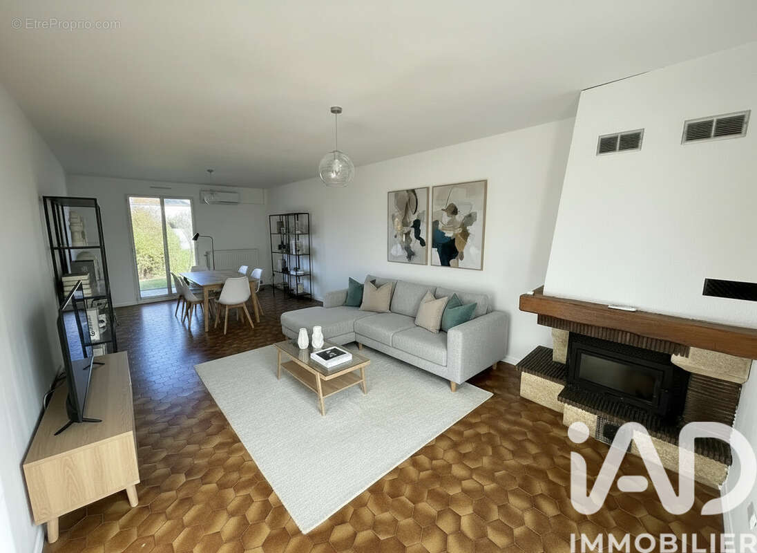 Photo 3 - Maison à VEAUCHE