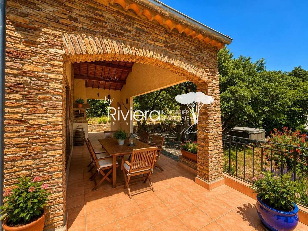 CAVALAIRE - Villa Vue Mer - 6 chambres - Double Garage. - photo 7