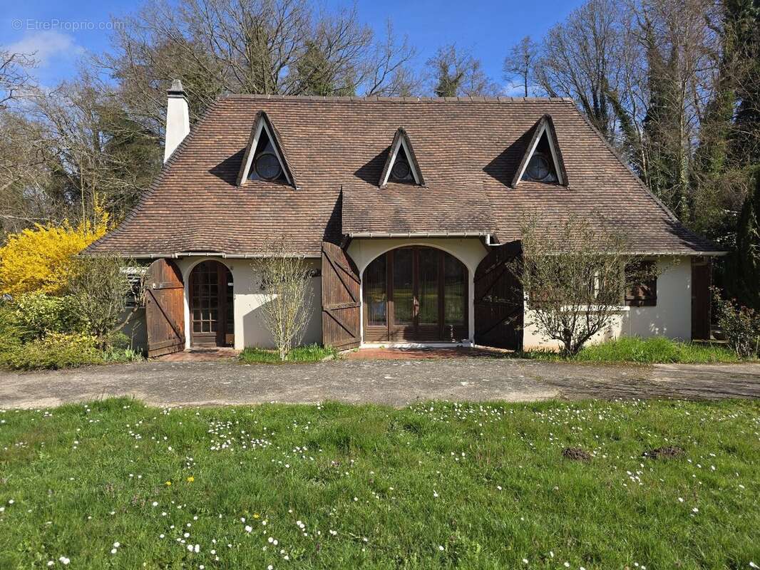 Maison à FONTENAY-LES-BRIIS