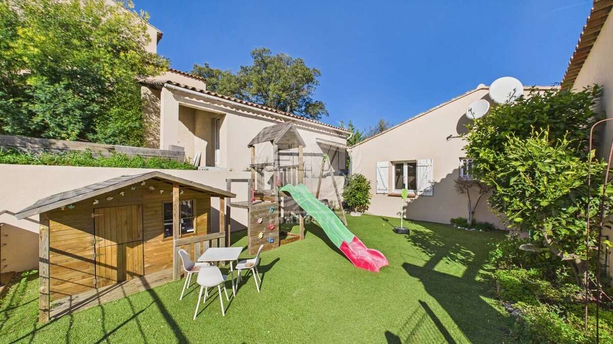 Maison à PLAN-DE-LA-TOUR